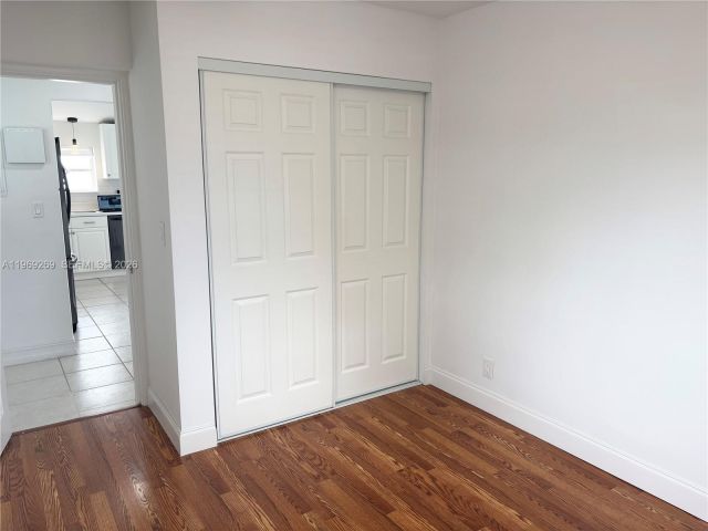 Продажа дома по адресу 6751 Cleveland St - фото 7535557