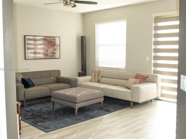 Дом в аренду по адресу 25216 SW 118th Ave - фото 7532561