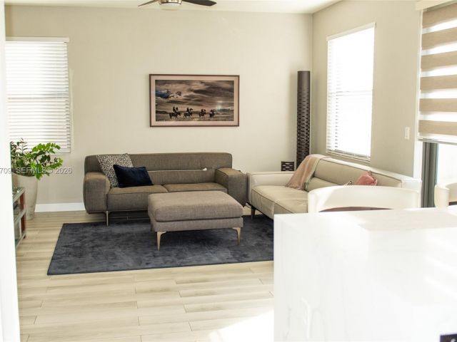 Дом в аренду по адресу 25216 SW 118th Ave - фото 7532562