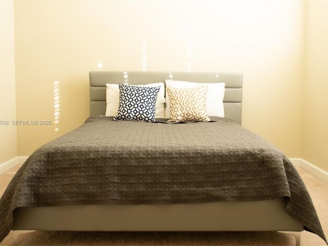 Дом в аренду по адресу 25216 SW 118th Ave - фото 7532567