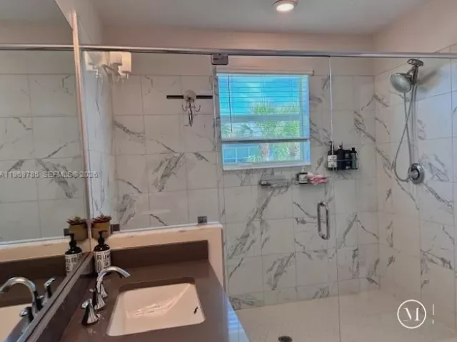 Продажа дома по адресу 4342 Lago Dr - фото 7478770