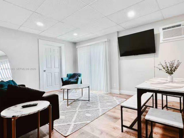 Дом в аренду по адресу 308 NE 8th Ct 0 - фото 7478796