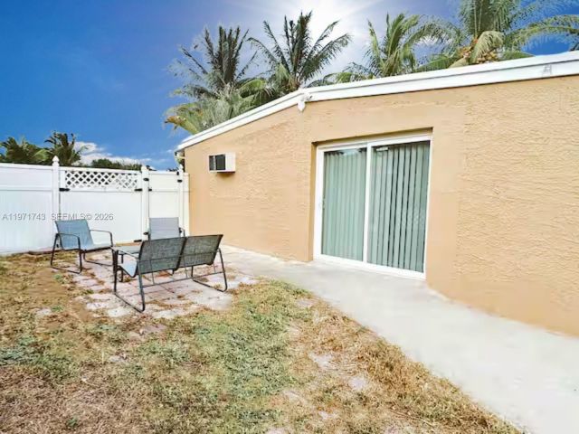 Дом в аренду по адресу 308 NE 8th Ct 0 - фото 7478802