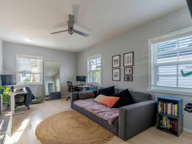 Продажа дома по адресу 1061 Michigan Ave 4 - фото 7516037