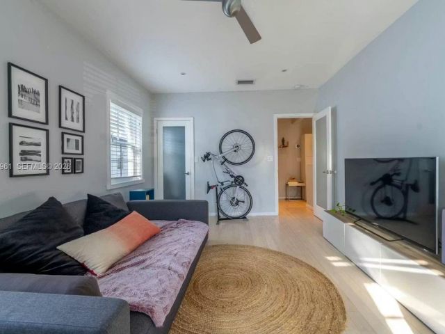Продажа дома по адресу 1061 Michigan Ave 4 - фото 7516038