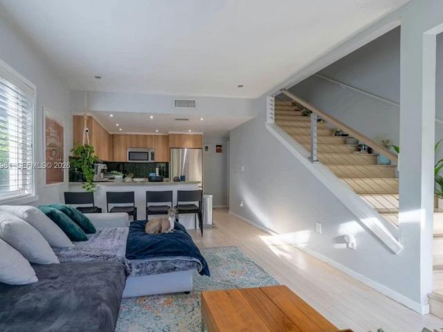 Продажа дома по адресу 1061 Michigan Ave 4 - фото 7516039