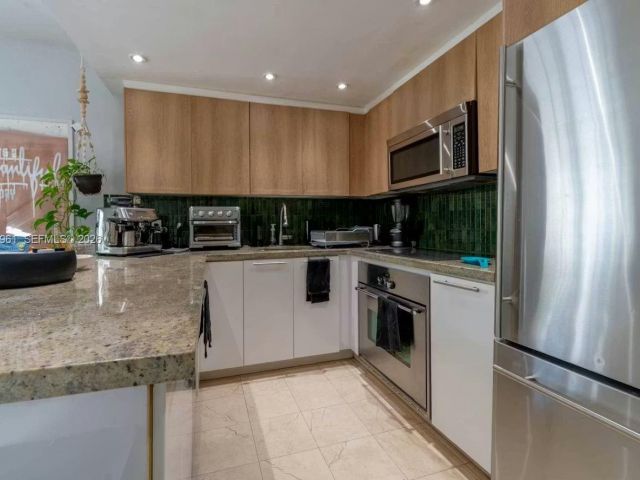 Продажа дома по адресу 1061 Michigan Ave 4 - фото 7516042