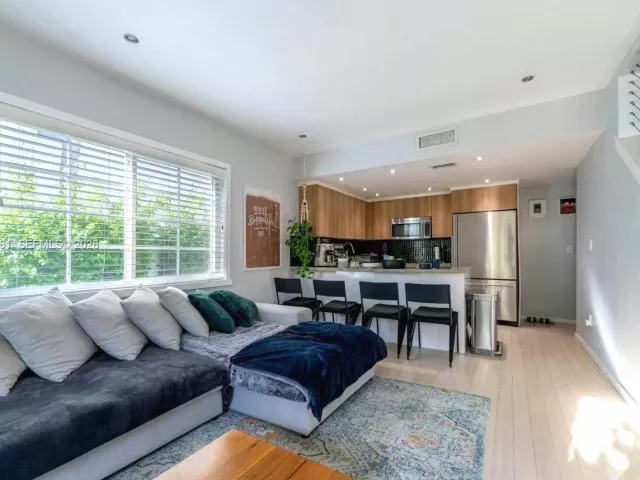 Продажа дома по адресу 1061 Michigan Ave 4 - фото 7516036