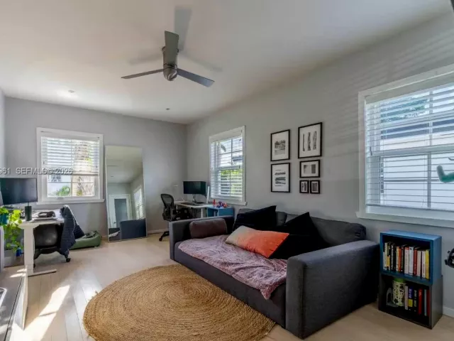 Продажа дома по адресу 1061 Michigan Ave 4 - фото 7516037