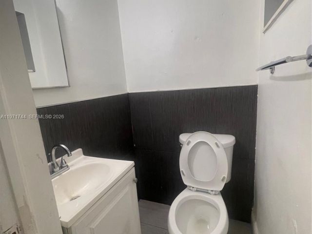 Дом в аренду по адресу 121 NE 169th Ter - фото 7481321