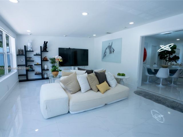 Дом в аренду по адресу 31 SW 6th St - фото 7462372