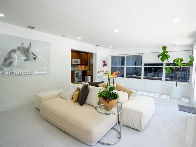 Дом в аренду по адресу 31 SW 6th St - фото 7462374