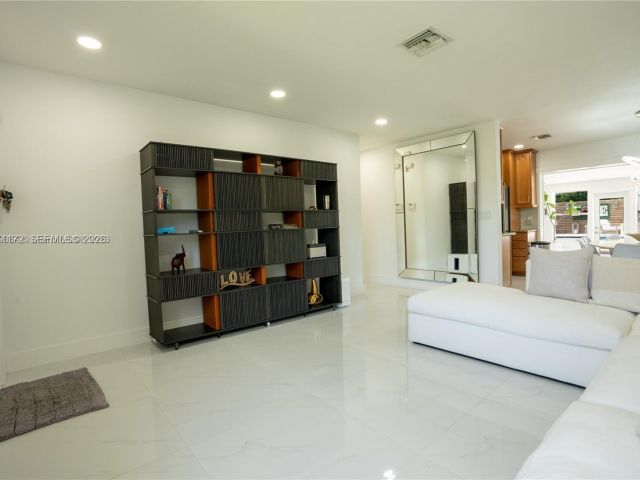 Дом в аренду по адресу 31 SW 6th St - фото 7462376