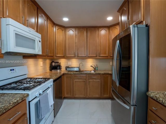 Дом в аренду по адресу 31 SW 6th St - фото 7462379