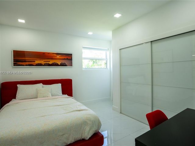 Дом в аренду по адресу 31 SW 6th St - фото 7462381