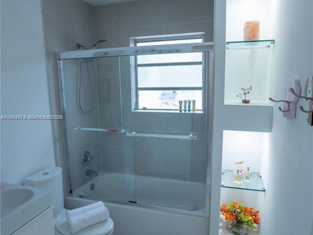 Дом в аренду по адресу 31 SW 6th St - фото 7462387