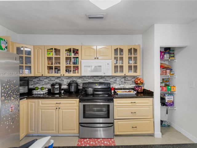 Продажа дома по адресу 45 NE 186th Ter - фото 7517445