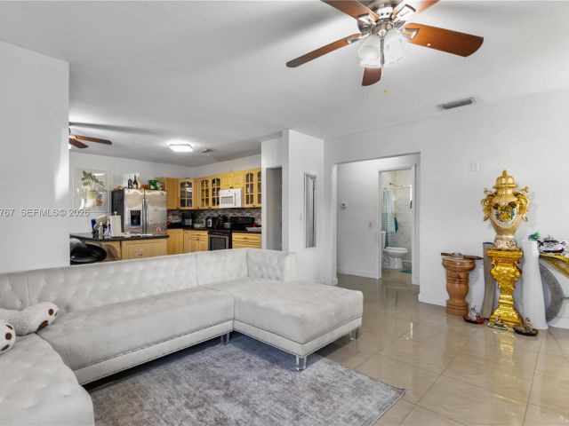 Продажа дома по адресу 45 NE 186th Ter - фото 7517449