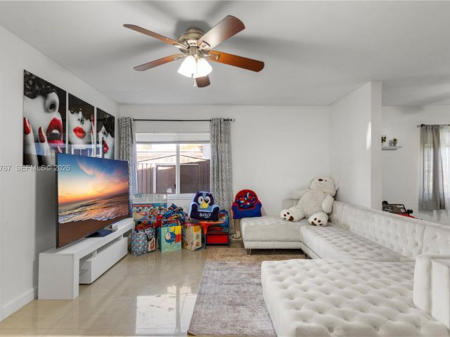 Продажа дома по адресу 45 NE 186th Ter - фото 7517450