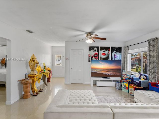 Продажа дома по адресу 45 NE 186th Ter - фото 7517451