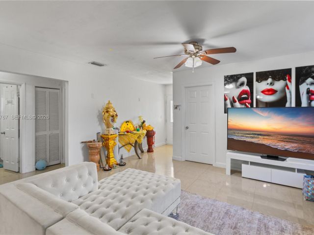 Продажа дома по адресу 45 NE 186th Ter - фото 7517452