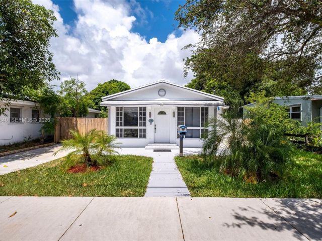 Продажа дома по адресу 132 SW 2nd Ave - фото 7462388