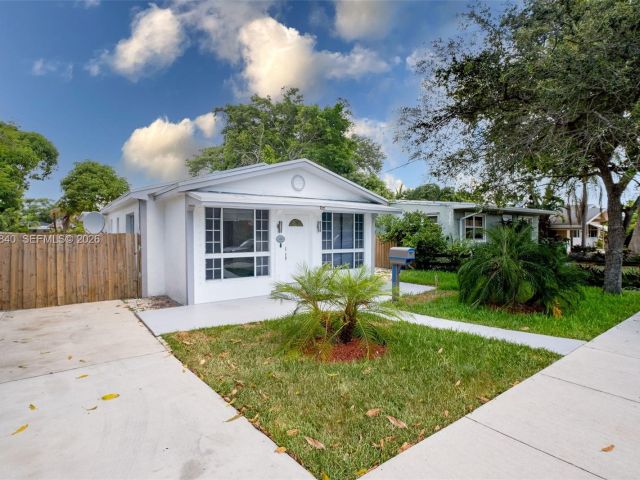 Продажа дома по адресу 132 SW 2nd Ave - фото 7462389