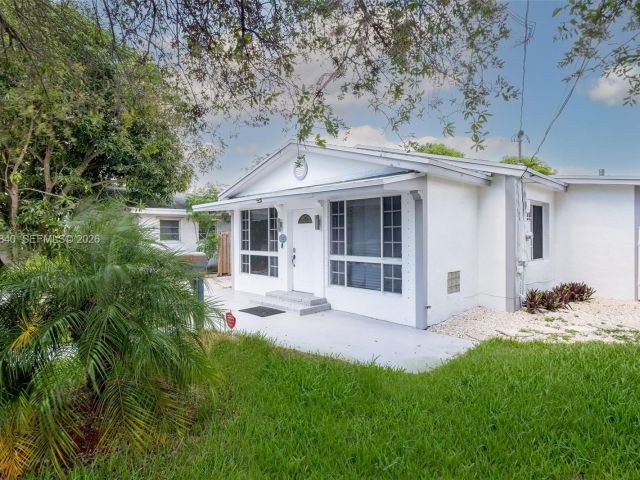 Продажа дома по адресу 132 SW 2nd Ave - фото 7462390