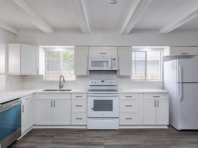 Продажа дома по адресу 132 SW 2nd Ave - фото 7462392