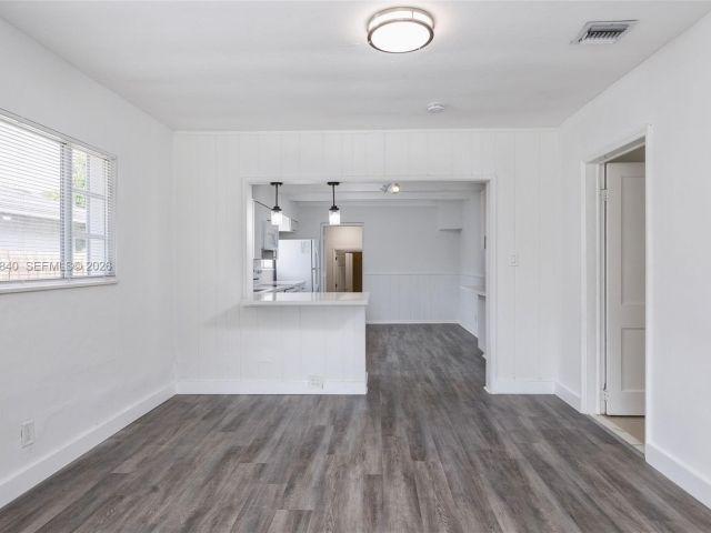 Продажа дома по адресу 132 SW 2nd Ave - фото 7462394