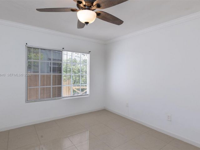 Продажа дома по адресу 132 SW 2nd Ave - фото 7462395