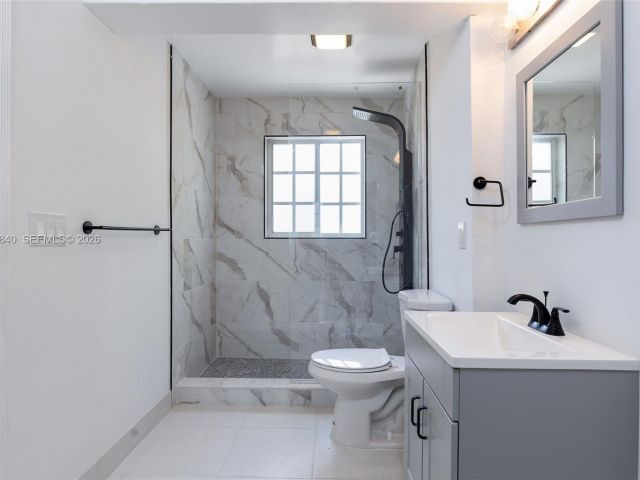 Продажа дома по адресу 132 SW 2nd Ave - фото 7462397