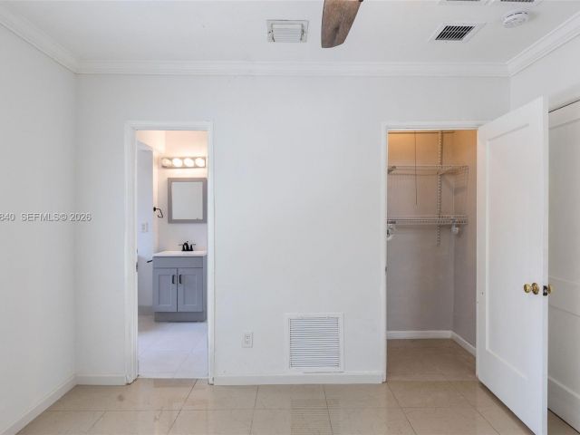 Продажа дома по адресу 132 SW 2nd Ave - фото 7462398