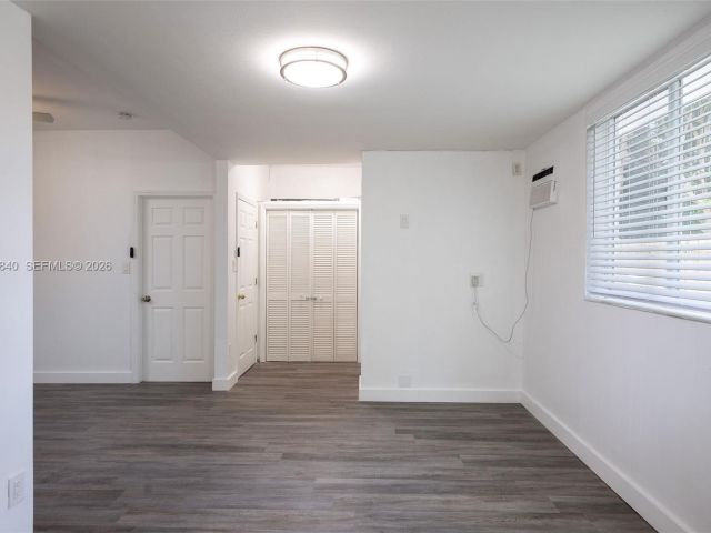 Продажа дома по адресу 132 SW 2nd Ave - фото 7462400