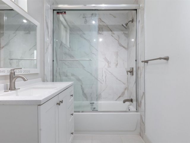 Продажа дома по адресу 132 SW 2nd Ave - фото 7462404