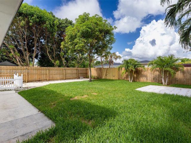 Продажа дома по адресу 132 SW 2nd Ave - фото 7462405