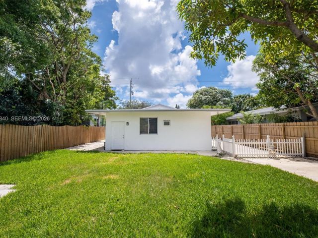 Продажа дома по адресу 132 SW 2nd Ave - фото 7462406