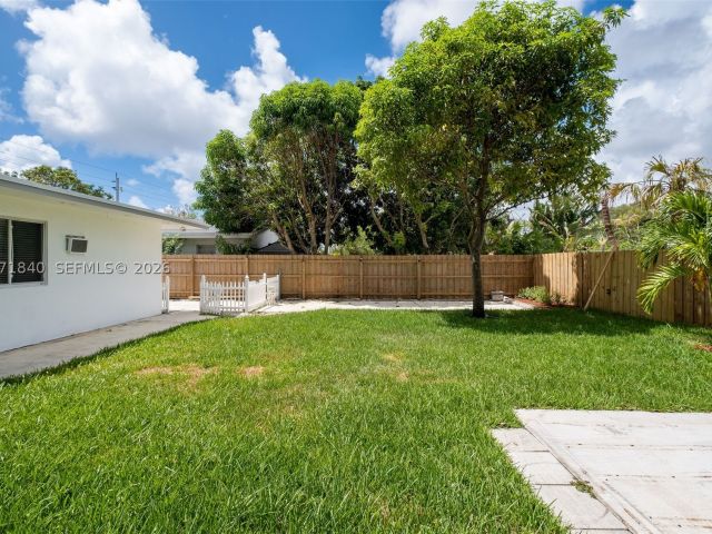 Продажа дома по адресу 132 SW 2nd Ave - фото 8183556