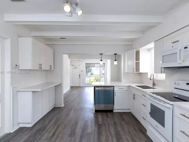 Продажа дома по адресу 132 SW 2nd Ave - фото 7462391