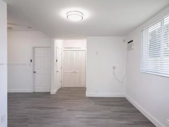 Продажа дома по адресу 132 SW 2nd Ave - фото 7462400