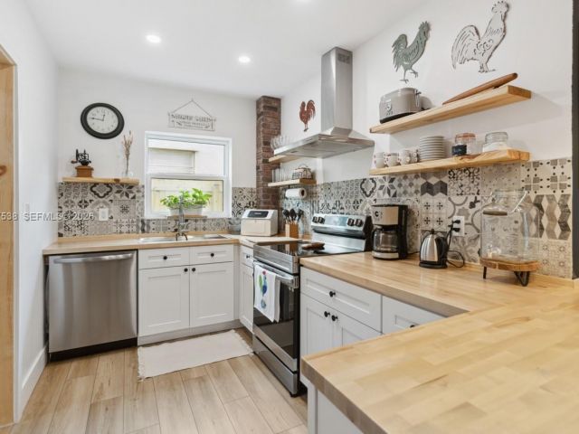 Дом в аренду по адресу 1512 NW 4th Ave - фото 7482997