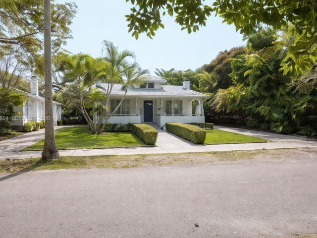 Дом в аренду по адресу 640 NE 71st St - фото 7503714