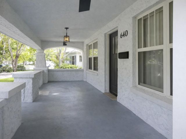 Дом в аренду по адресу 640 NE 71st St - фото 7503715