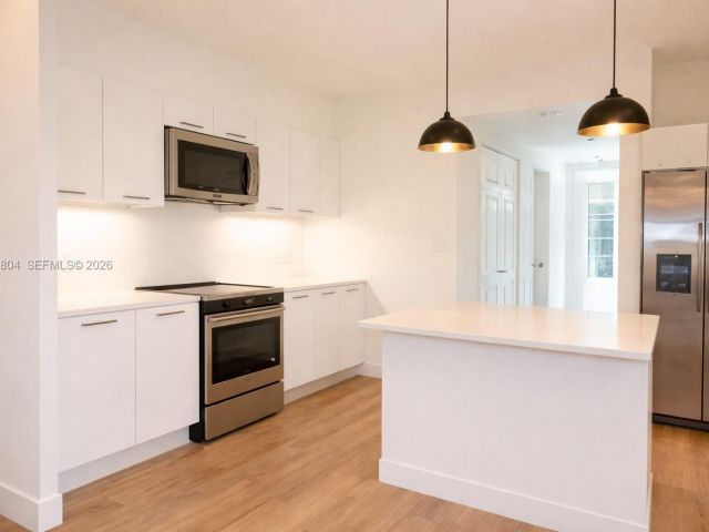 Дом в аренду по адресу 640 NE 71st St - фото 7503718