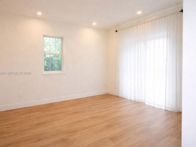 Дом в аренду по адресу 640 NE 71st St - фото 7503719