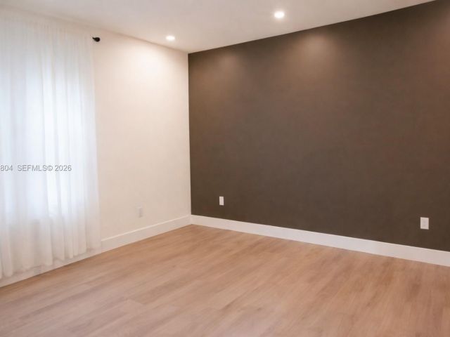 Дом в аренду по адресу 640 NE 71st St - фото 7503720