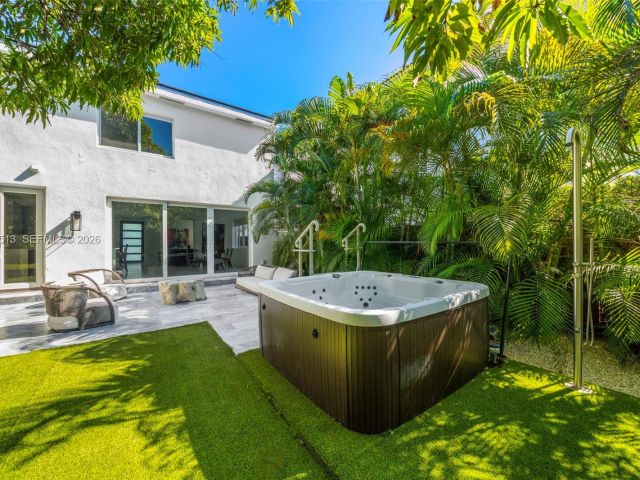 Дом в аренду по адресу 3166 Royal Palm Ave - фото 7469378