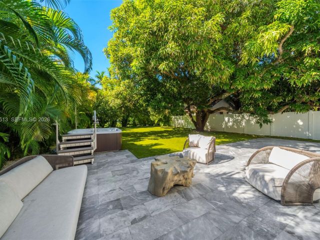 Дом в аренду по адресу 3166 Royal Palm Ave - фото 7469379