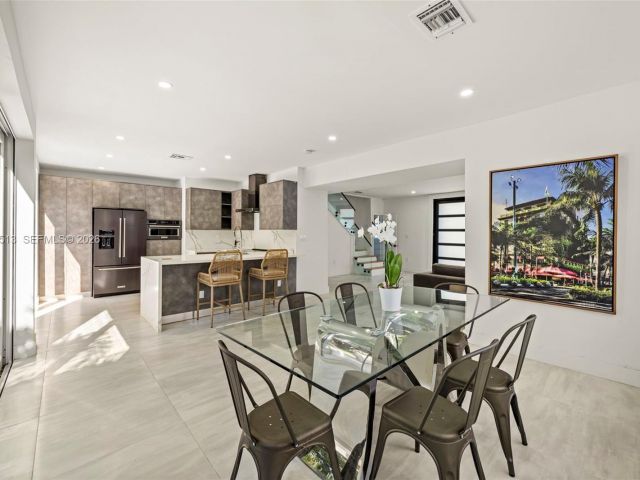 Дом в аренду по адресу 3166 Royal Palm Ave - фото 7469381