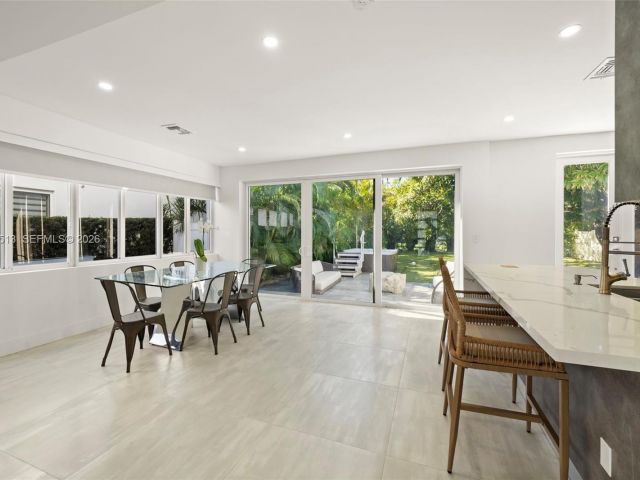 Дом в аренду по адресу 3166 Royal Palm Ave - фото 7469382